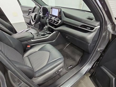 Used 2024 Toyota Highlander XSE FWD image 41