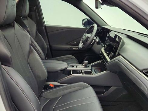 Used 2024 Lexus TX 500h AWD w/ Technology Package image 27