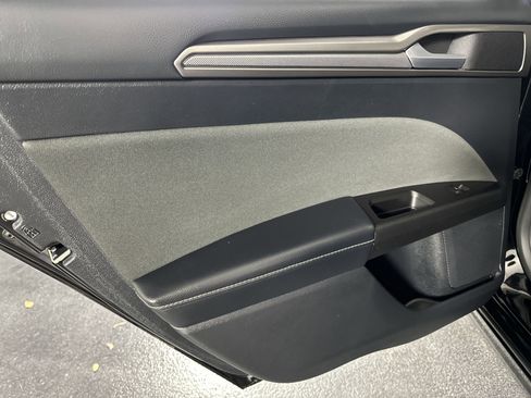 Used 2017 Ford Fusion SE w/ Fusion SE Technology Package image 34