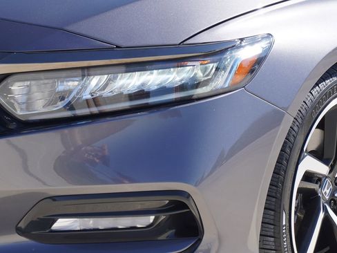 Used 2018 Honda Accord Sport image 2