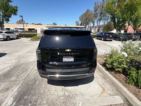 Used 2026 Chevrolet Suburban LT w/ Comfort Package RWD image 8