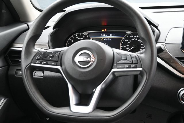 Used 2024 Nissan Altima 2.5 SV FWD image 14
