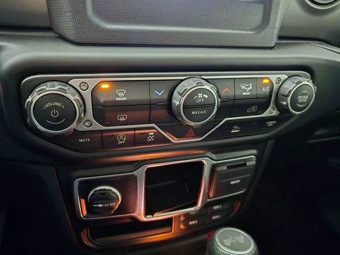 Used 2023 Jeep Wrangler Sport image 32