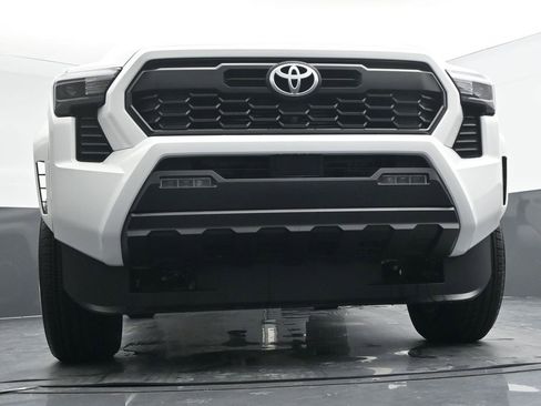 Used 2025 Toyota Tacoma TRD Sport image 32