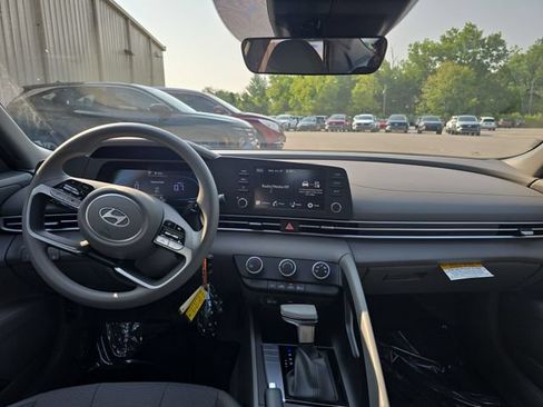 New 2026 Hyundai Elantra SE FWD image 15