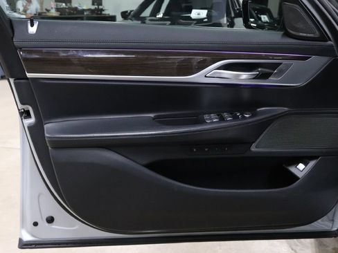 Used 2020 BMW 740i image 10