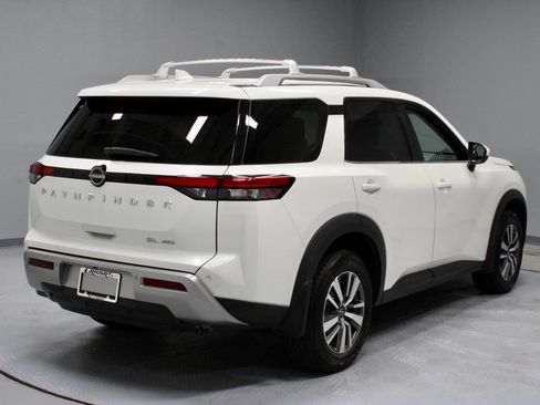 Used 2024 Nissan Pathfinder SL AWD/4WD image 13