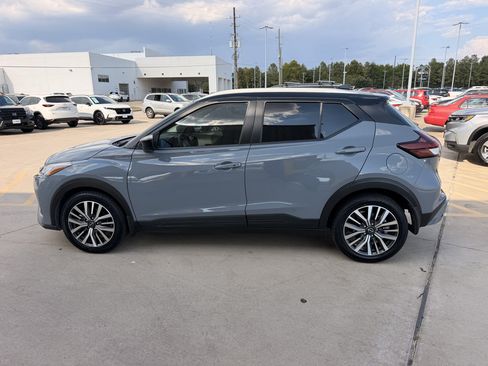 Used 2023 Nissan Kicks SV FWD image 5