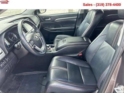 Used 2019 Toyota Highlander SE AWD/4WD image 10