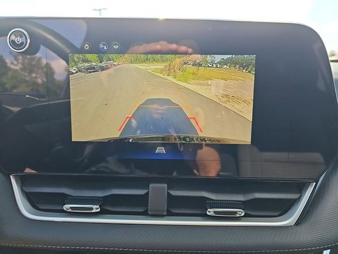 Used 2025 Chevrolet Equinox LT FWD image 27