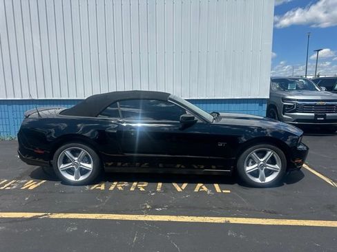 Used 2010 Ford Mustang GT RWD image 2