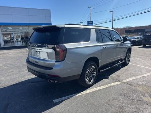 Used 2025 Chevrolet Suburban Z71 AWD/4WD image 7