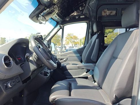 Used 2024 Mercedes-Benz Sprinter 2500 image 27