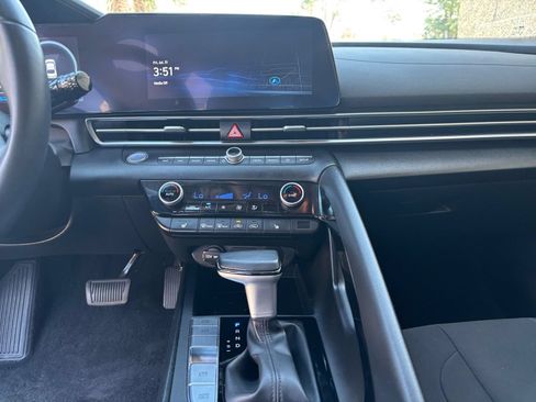 Used 2025 Hyundai Elantra SEL FWD image 20