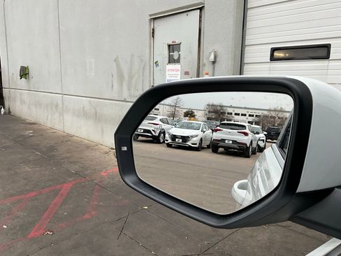 Used 2025 Volkswagen Atlas Cross Sport SE image 19