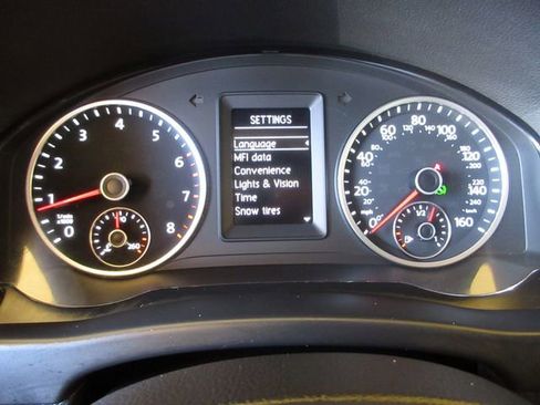 Used 2017 Volkswagen Tiguan Limited w/ Premium Package image 17