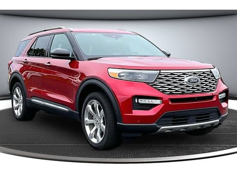 Used 2020 Ford Explorer Platinum w/ Premium Technology Package AWD/4WD image 2