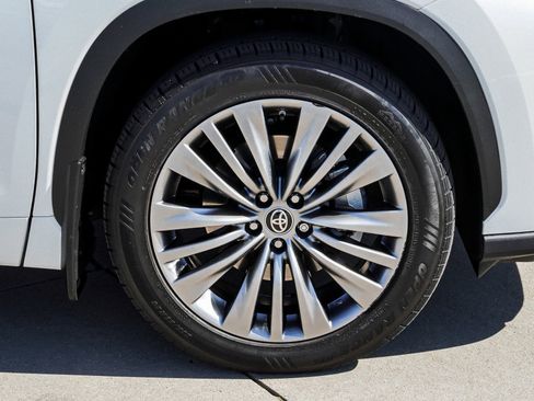 Used 2022 Toyota Highlander Platinum AWD/4WD image 10