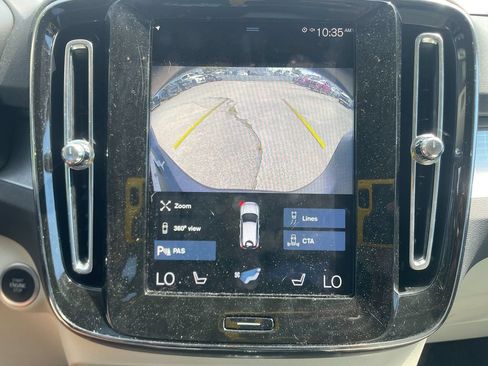 Used 2022 Volvo XC40 T4 Momentum FWD image 21