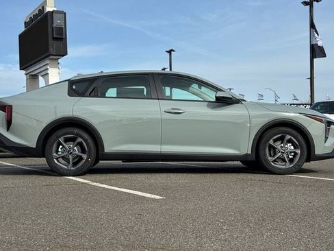 New 2026 Kia K4 LXS image 3