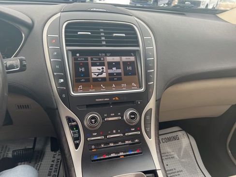 Used 2019 Lincoln Nautilus Reserve image 17