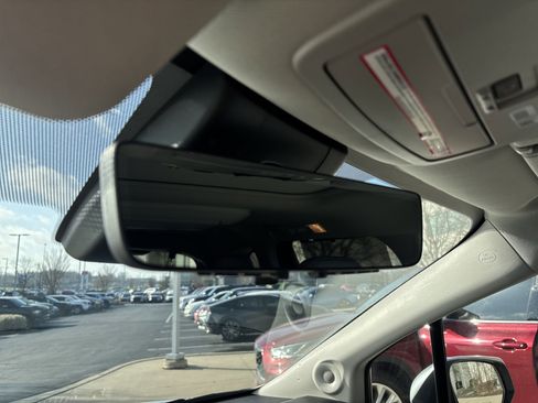 Used 2023 Toyota Sienna Limited image 35