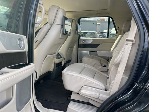 Used 2019 Lincoln Navigator Reserve w/ Cargo Package image 34