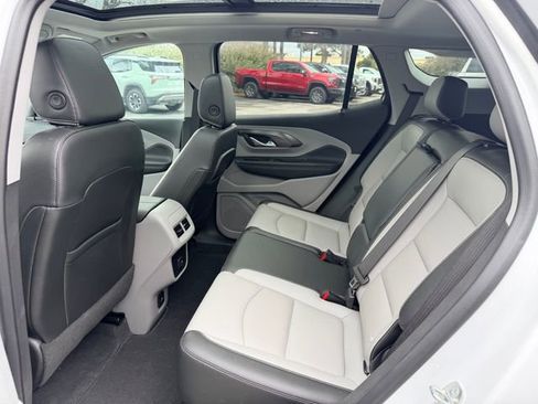 Used 2023 GMC Terrain SLT w/ Infotainment Package II image 16