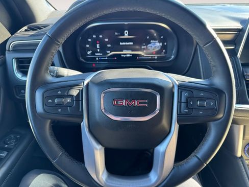 Used 2024 GMC Yukon XL SLT image 17