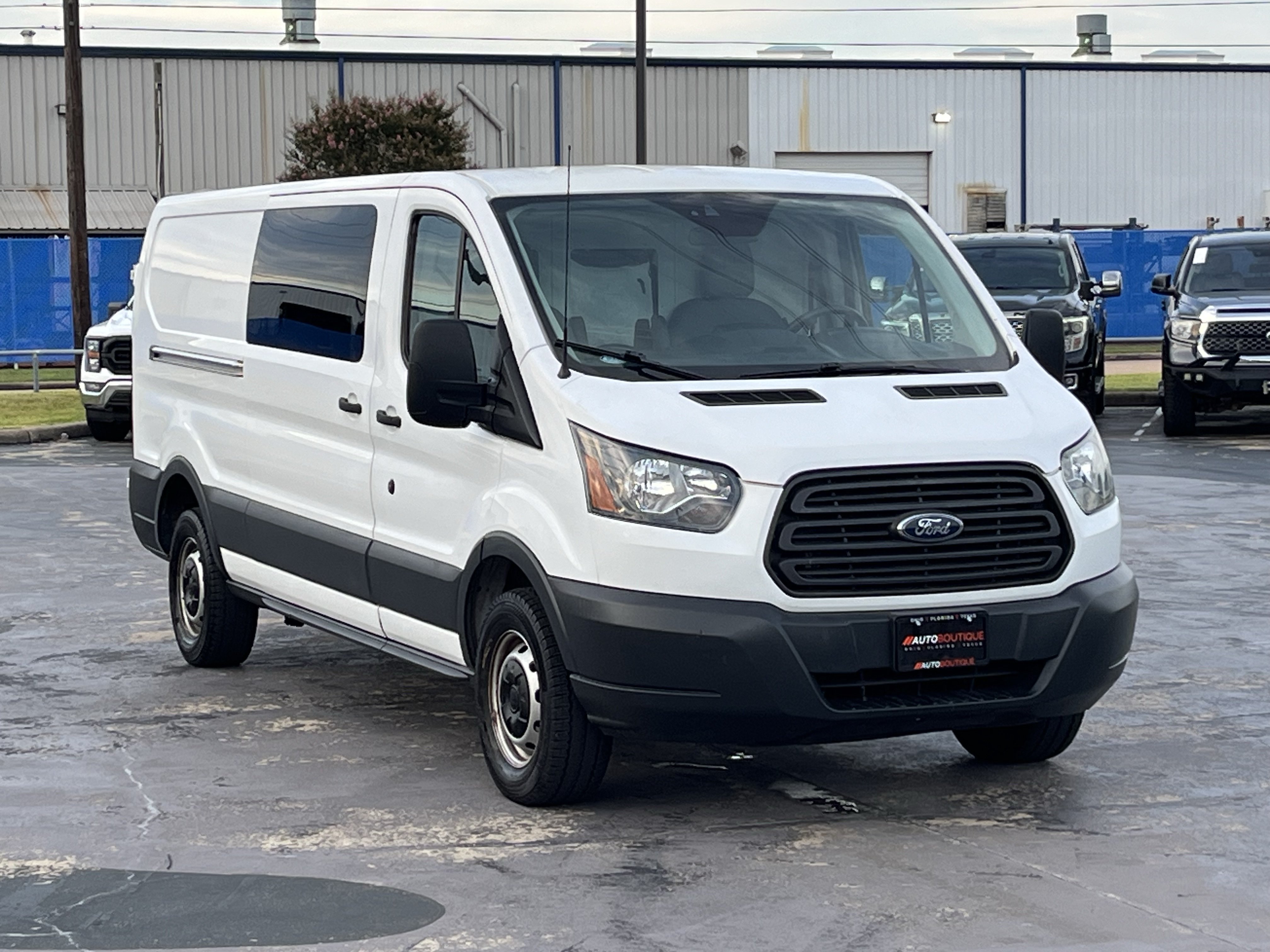 Used 2017 Ford Transit 250 148 Low Roof RWD image 5