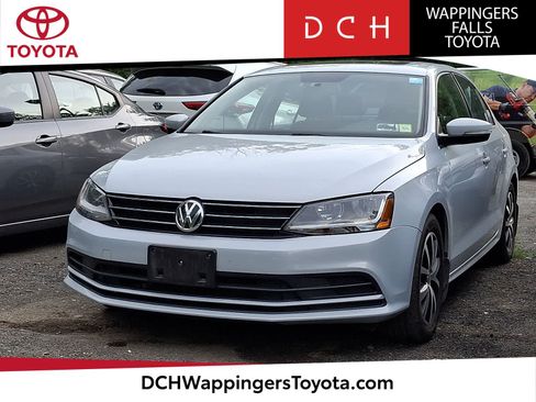Used 2017 Volkswagen Jetta SE FWD image 1