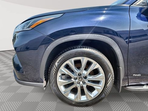 Used 2021 Toyota Highlander Limited AWD/4WD image 19