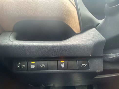 Used 2023 Toyota RAV4 XLE Premium image 15