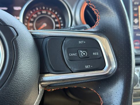 Used 2023 Jeep Gladiator Mojave AWD/4WD image 23