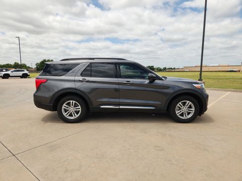 Used 2020 Ford Explorer XLT w/ Equipment Group 202A RWD image 7