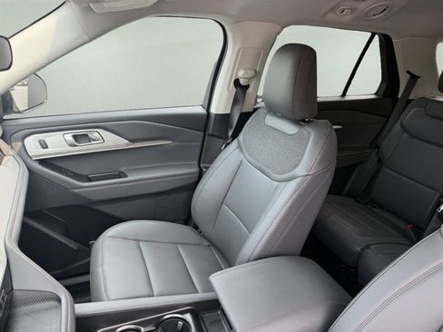 New 2026 Ford Explorer Active w/ Active Comfort Package AWD/4WD image 17