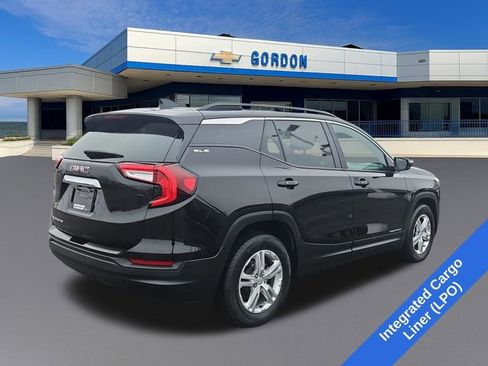 Used 2022 GMC Terrain SLE w/ Driver Convenience Package image 9