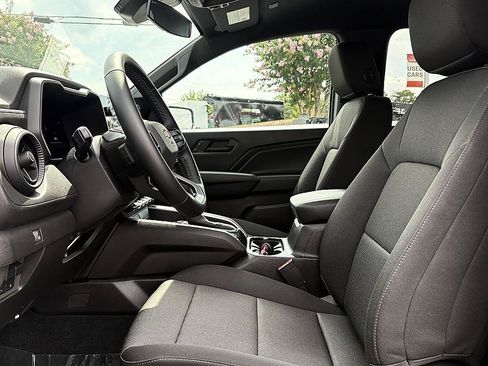 Used 2025 Chevrolet Colorado W/T w/ WT Custom Package RWD image 9