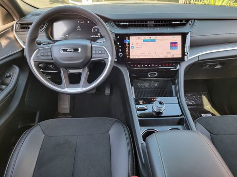 New 2026 Jeep Grand Cherokee Altitude image 4