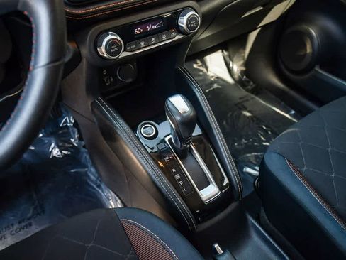 Used 2018 Nissan Kicks SR image 20