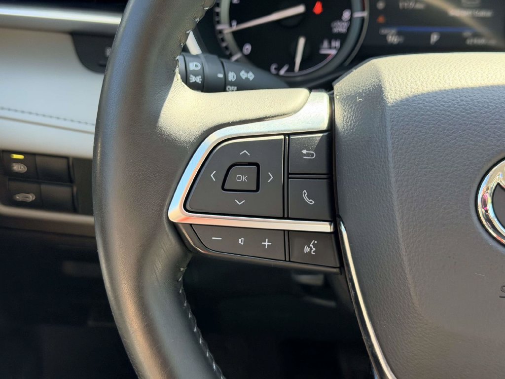 Certified 2021 Toyota Highlander XLE AWD/4WD image 8