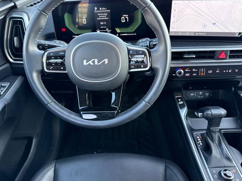 Certified 2025 Kia Sorento S image 17