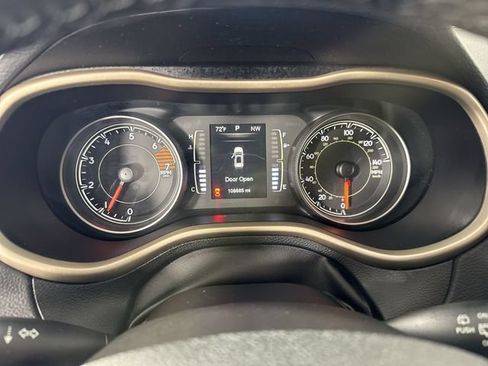 Used 2016 Jeep Cherokee Sport w/ Cold Weather Group AWD/4WD image 18