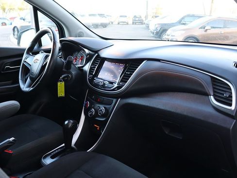 Used 2020 Chevrolet Trax LS FWD image 35