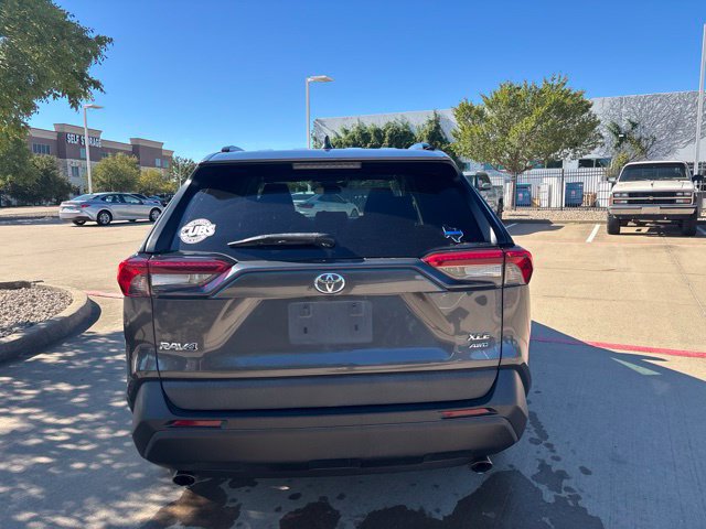 Used 2020 Toyota RAV4 XLE w/ Convenience Package AWD/4WD image 6