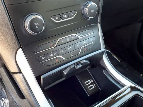 Used 2019 Ford Edge SEL w/ Equipment Group 201A image 24