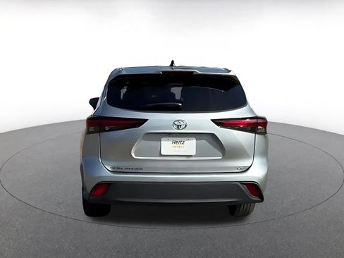 Used 2025 Toyota Highlander LE image 10
