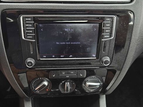 Used 2016 Volkswagen Jetta Sport image 17