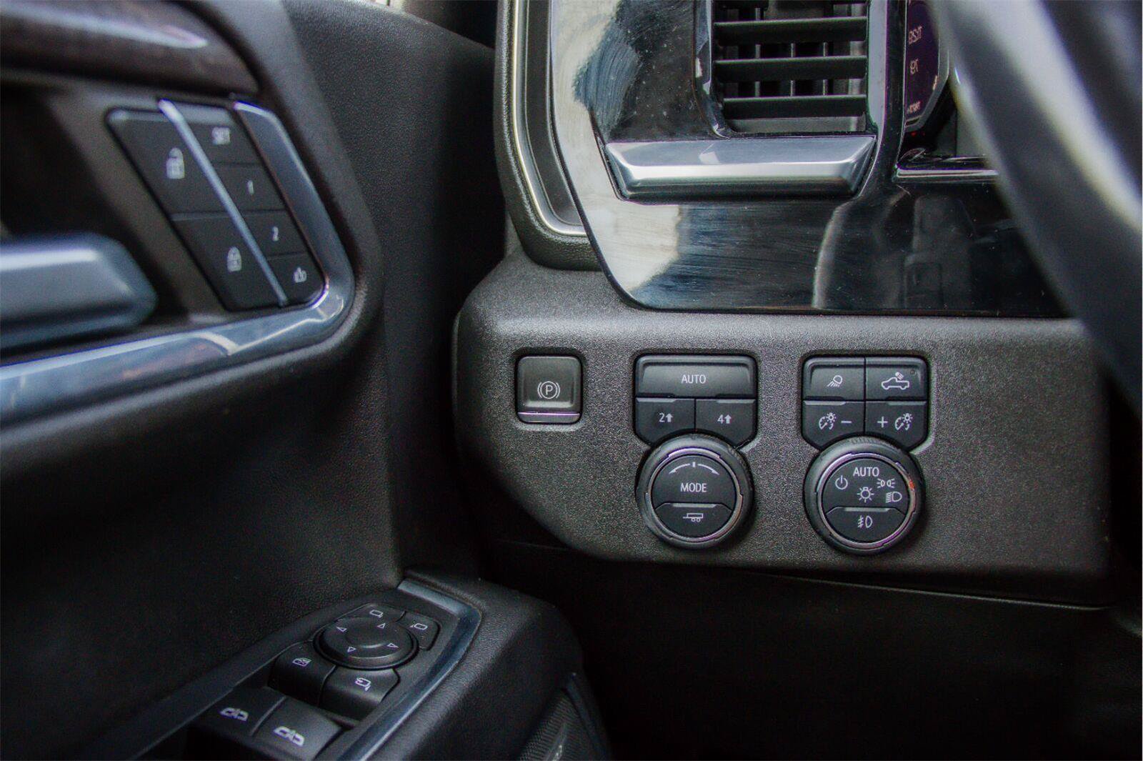 Used 2023 Chevrolet Silverado 1500 LTZ AWD/4WD image 18