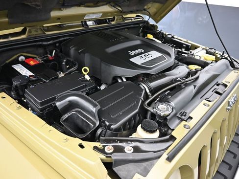 Used 2013 Jeep Wrangler Unlimited Sahara w/ Connectivity Group image 39